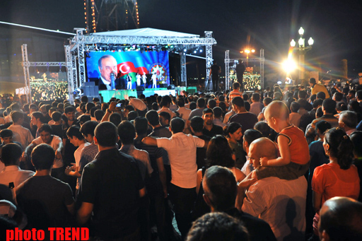 Bakıda Milli Qurtuluş günü ilə bağlı konsert proqramı və atəşfəşanlıq düzənlənib (FOTOSESSİYA)