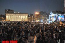 Bakıda Milli Qurtuluş günü ilə bağlı konsert proqramı və atəşfəşanlıq düzənlənib (FOTOSESSİYA)