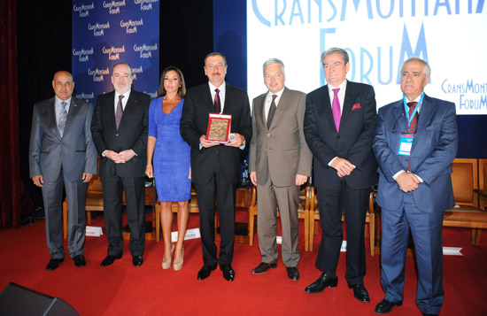 Prezident İlham Əliyev: Azərbaycan mədəniyyətlərarası dialoqda mühüm rol oynayır (ƏLAVƏ OLUNUB)(FOTO)