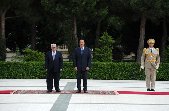 Azərbaycana rəsmi səfərə gələn Fələstin Prezidentinin rəsmi qarşılanma mərasimi olub (FOTO)