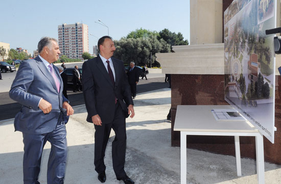 Azərbaycan Prezidenti Binəqədi rayonunda Heydər Əliyev adına Parkda aparılan yenidənqurma işləri ilə tanış olub (FOTO)