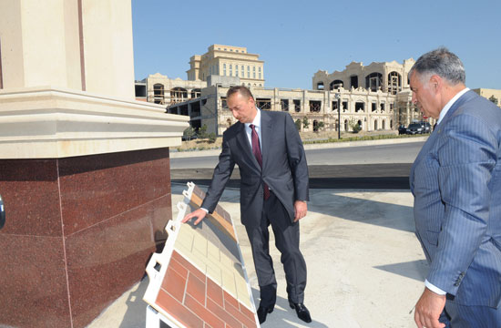 Azərbaycan Prezidenti Binəqədi rayonunda Heydər Əliyev adına Parkda aparılan yenidənqurma işləri ilə tanış olub (FOTO)