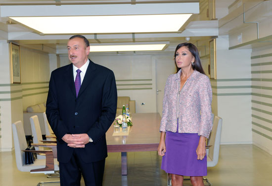 Azərbaycan Prezidenti bir qrup ictimai xadimə "Dostluq" ordenini və "Tərəqqi" medalını təqdim edib (FOTO)