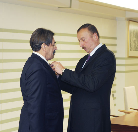 Azərbaycan Prezidenti bir qrup ictimai xadimə "Dostluq" ordenini və "Tərəqqi" medalını təqdim edib (FOTO)