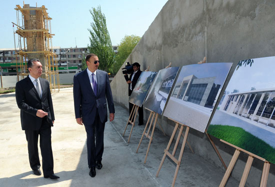 Azərbaycan Prezidenti Sumqayıtda Heydər Əliyev Parkında yenidənqurma və abadlıq işlərinin gedişi ilə tanış olub (FOTO)