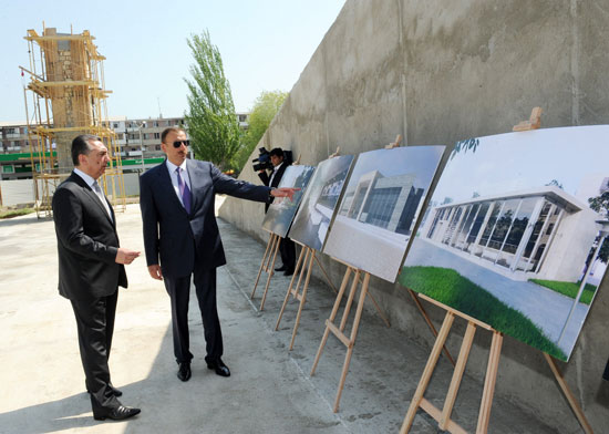 Azərbaycan Prezidenti Sumqayıtda Heydər Əliyev Parkında yenidənqurma və abadlıq işlərinin gedişi ilə tanış olub (FOTO)