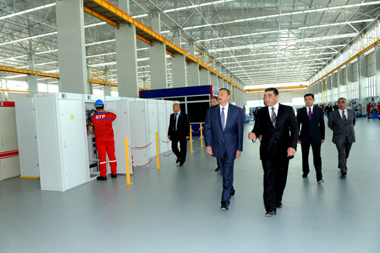 İlham Əliyev Sumqayıt Texnologiyalar Parkında yaradılan yeni müəssisələrlə tanış olub (FOTO)