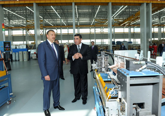 İlham Əliyev Sumqayıt Texnologiyalar Parkında yaradılan yeni müəssisələrlə tanış olub (FOTO)