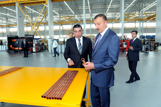 İlham Əliyev Sumqayıt Texnologiyalar Parkında yaradılan yeni müəssisələrlə tanış olub (FOTO)