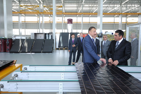 İlham Əliyev Sumqayıt Texnologiyalar Parkında yaradılan yeni müəssisələrlə tanış olub (FOTO)