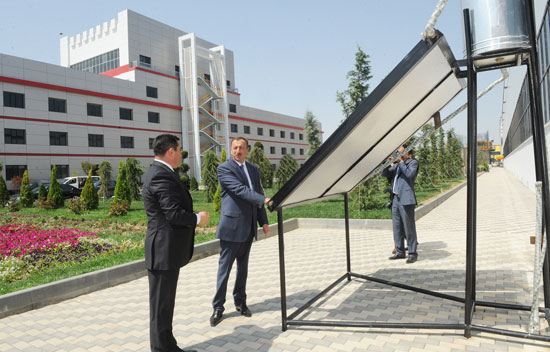 İlham Əliyev Sumqayıt Texnologiyalar Parkında yaradılan yeni müəssisələrlə tanış olub (FOTO)