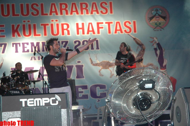 Səhnədən ayrı düşsəm, ölərəm - türk pop-ulduzu Gökhan Özen (FOTO)