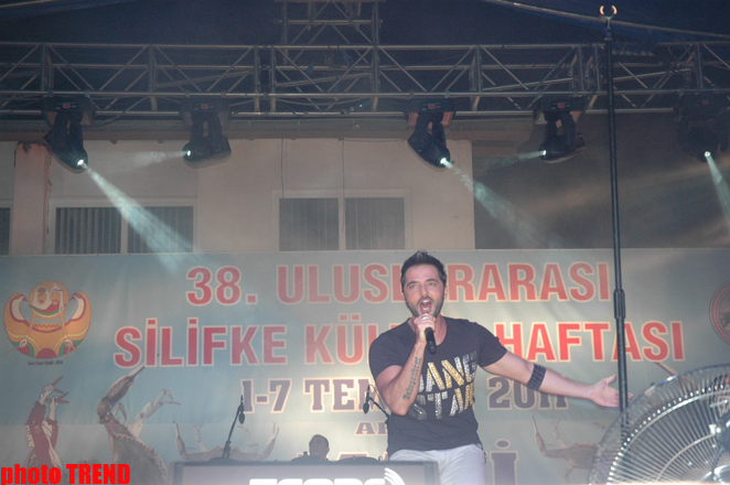 Səhnədən ayrı düşsəm, ölərəm - türk pop-ulduzu Gökhan Özen (FOTO)