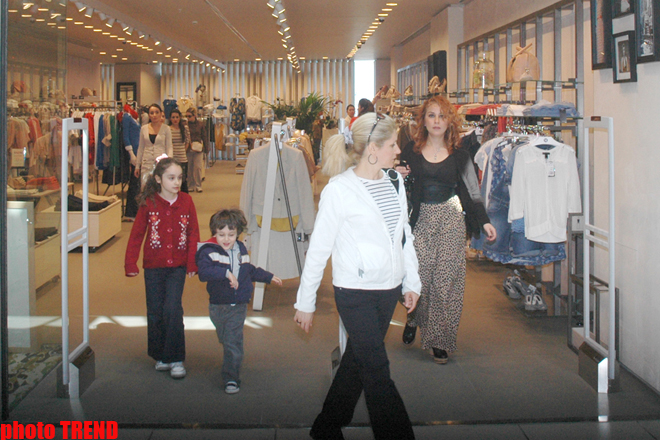 İstanbulda yaşayan müğənni İradə İbrahimova "şoppinq"də (FOTO)