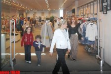 İstanbulda yaşayan müğənni İradə İbrahimova "şoppinq"də (FOTO)