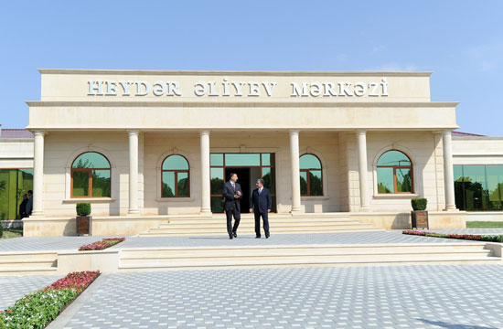 Prezident İlham Əliyev Xızıda Heydər Əliyev Mərkəzinin açılışında iştirak edib (FOTO)