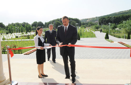 Prezident İlham Əliyev Xızıda Heydər Əliyev Mərkəzinin açılışında iştirak edib (FOTO)