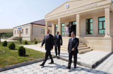 İlham Əliyev Yeni Azərbaycan Partiyası Xızı rayon təşkilatının yeni inzibati binasının açılışında iştirak edib (FOTO)