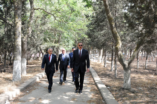 Prezident İlham Əliyev Bakının Nərimanov rayonunda Dədə Qorqud parkının salındığı ərazidə olub (FOTO)