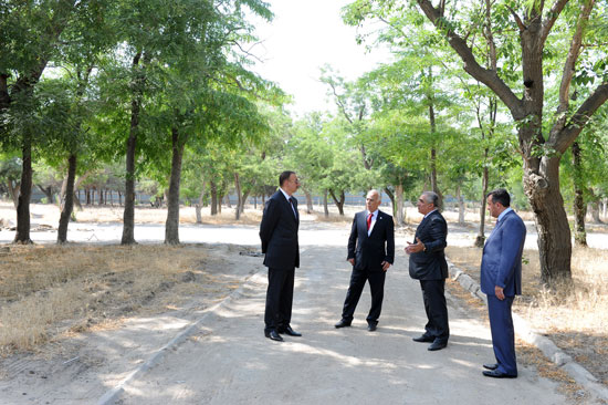 Prezident İlham Əliyev Bakının Nərimanov rayonunda Dədə Qorqud parkının salındığı ərazidə olub (FOTO)