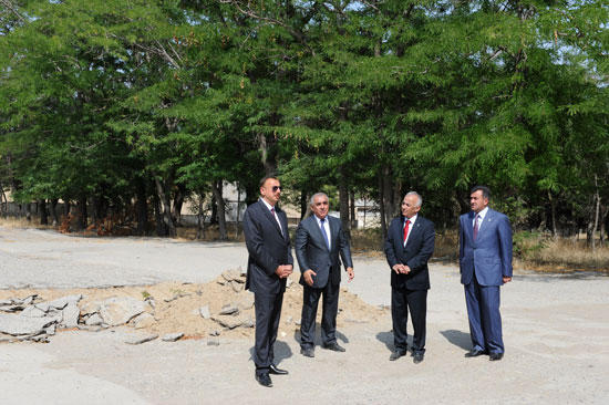 Prezident İlham Əliyev Bakının Nərimanov rayonunda Dədə Qorqud parkının salındığı ərazidə olub (FOTO)