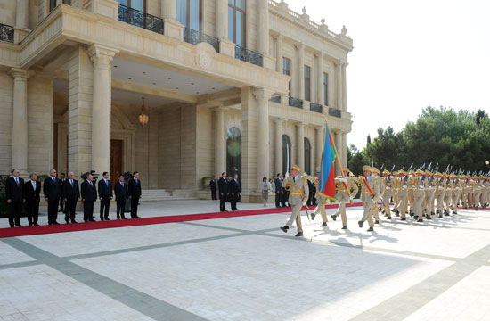 Azərbaycanda səfərdə olan Polşa Prezidentinin rəsmi qarşılanma mərasimi olub (FOTO)