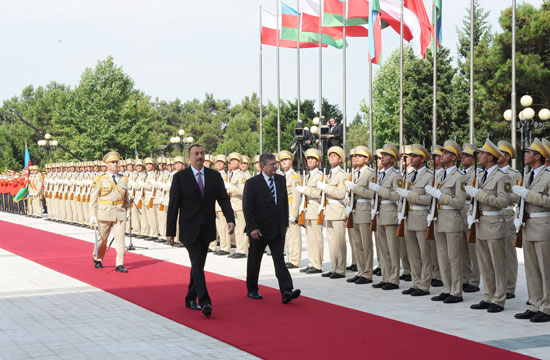 Azərbaycanda səfərdə olan Polşa Prezidentinin rəsmi qarşılanma mərasimi olub (FOTO)