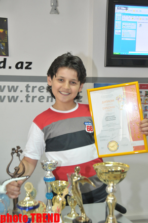 11 yaşlı müğənni Yasin Həsənov "Slavyan Bazarı" müsabiqəsində münsiflər heyətini heyrətləndirdi (FOTO)