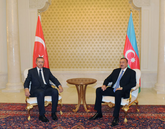 Azərbaycan Prezidenti və Türkiyə Baş nazirinin təkbətək görüşü olub (FOTO)