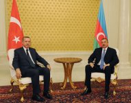 Azərbaycan Prezidenti və Türkiyə Baş nazirinin təkbətək görüşü olub (FOTO)