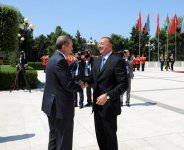 Türkiyənin Baş nazirinin Bakıda rəsmi qarşılanma mərasimi olub (FOTO)