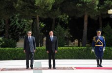 Türkiyənin Baş nazirinin Bakıda rəsmi qarşılanma mərasimi olub (FOTO)