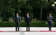 Türkiyənin Baş nazirinin Bakıda rəsmi qarşılanma mərasimi olub (FOTO)