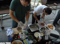 Aygün Kazımova ən yaxşı Hamburger bişirənləri seçdi (FOTO)