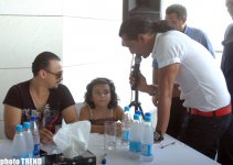 Aygün Kazımova ən yaxşı Hamburger bişirənləri seçdi (FOTO)