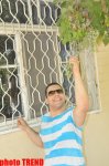 Samuray papağı, meyvəli bağ və ya müğənni Murad Sadıxın rəngarəng yay istirahəti (FOTO)