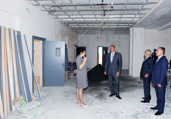 Prezident İlham Əliyev Bakının Yasamal və Nəsimi rayonlarında orta məktəblərdə aparılan əsaslı təmir işləri ilə tanış olub (FOTO)