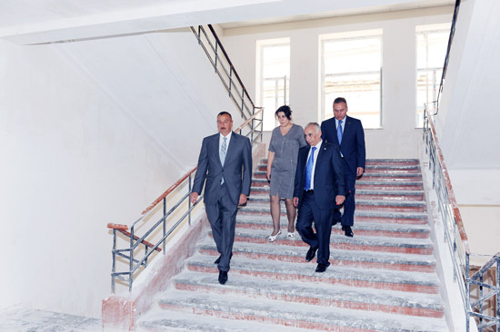 Prezident İlham Əliyev Bakının Yasamal və Nəsimi rayonlarında orta məktəblərdə aparılan əsaslı təmir işləri ilə tanış olub (FOTO)