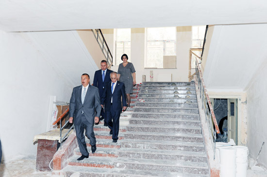 Prezident İlham Əliyev Bakının Yasamal və Nəsimi rayonlarında orta məktəblərdə aparılan əsaslı təmir işləri ilə tanış olub (FOTO)
