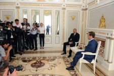 Azərbaycan və Rusiya prezidentləri Dağlıq Qarabağ nizamlamasını və iqtisadi problemləri müzakirə edirlər (FOTO)