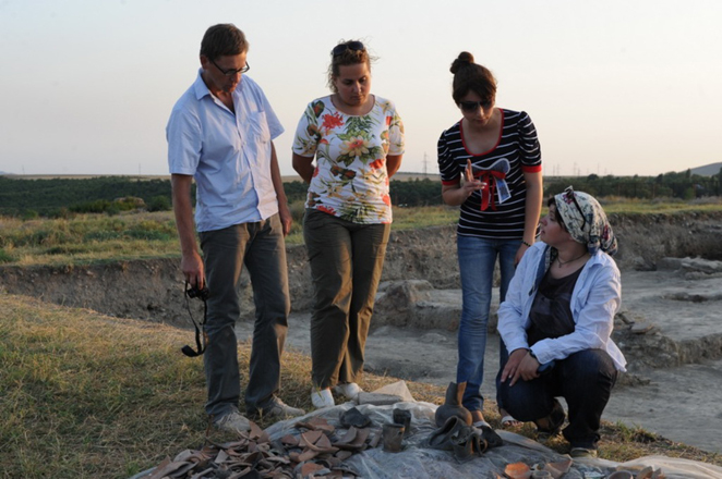 Arxeoloqlar Azərbaycanın Qəbələ rayonunda tarixi əşyalar aşkarlayıblar (FOTO)