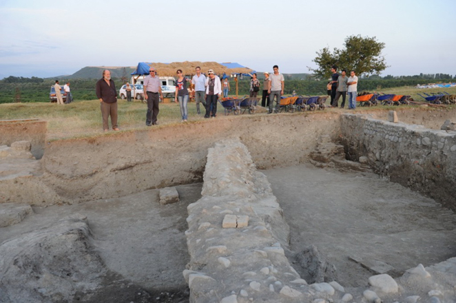 Arxeoloqlar Azərbaycanın Qəbələ rayonunda tarixi əşyalar aşkarlayıblar (FOTO)