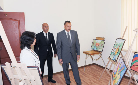 İlham Əliyev Siyəzəndə Uşaq İncəsənət Məktəbinin yeni inşa olunmuş inzibati binasının açılışında iştirak edib (FOTO)