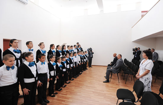 İlham Əliyev Siyəzəndə Uşaq İncəsənət Məktəbinin yeni inşa olunmuş inzibati binasının açılışında iştirak edib (FOTO)