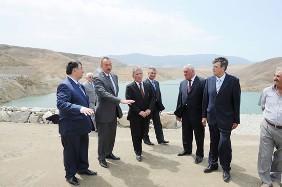 Prezident İlham Əliyev Taxtakörpü Su Anbarının su elektrik stansiyası ilə birlikdə inşa edildiyi ərazidə olmuşdur(FOTO)