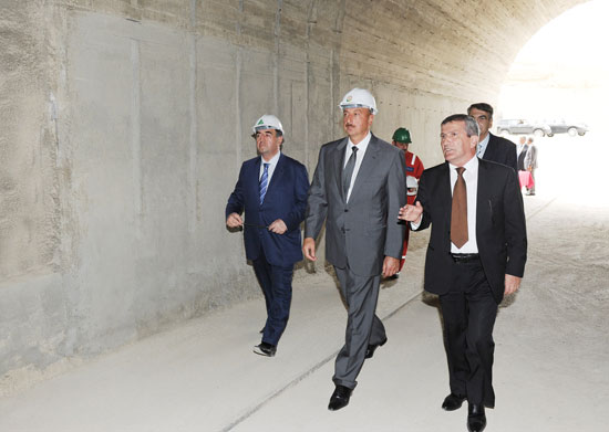 Prezident İlham Əliyev Taxtakörpü Su Anbarının su elektrik stansiyası ilə birlikdə inşa edildiyi ərazidə olmuşdur(FOTO)