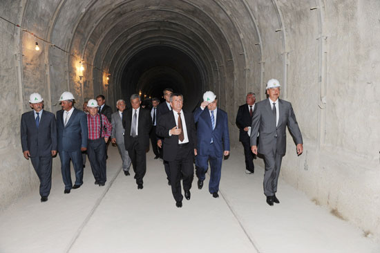 Prezident İlham Əliyev Taxtakörpü Su Anbarının su elektrik stansiyası ilə birlikdə inşa edildiyi ərazidə olmuşdur(FOTO)