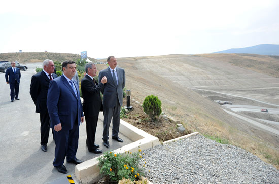 Prezident İlham Əliyev Taxtakörpü Su Anbarının su elektrik stansiyası ilə birlikdə inşa edildiyi ərazidə olmuşdur(FOTO)