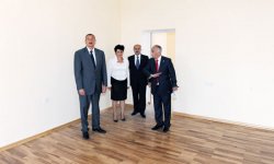 Azərbaycan Prezidenti İlham Əliyev Bakıdakı 189 və 150 nömrəli məktəblərin binalarında əsaslı təmir və yenidənqurma işlərinin gedişi ilə tanış olub (FOTO)