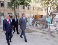 Azərbaycan Prezidenti İlham Əliyev Bakıdakı 189 və 150 nömrəli məktəblərin binalarında əsaslı təmir və yenidənqurma işlərinin gedişi ilə tanış olub (FOTO)
